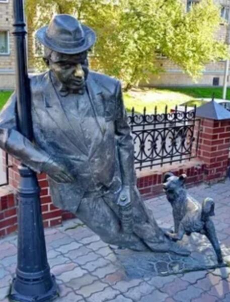 Почему памятник пьянице дяде Васе в Красноярске стал скандальным символом распада СССР и притяжением для туристов и горожан?