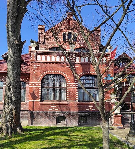 …прекрасно сохранившийся памятник архитектуры начала двадцатого века «Вилла Крелля»