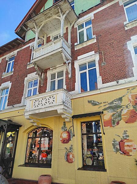 «Дом аптекаря» — трёхэтажное здание с мансардой