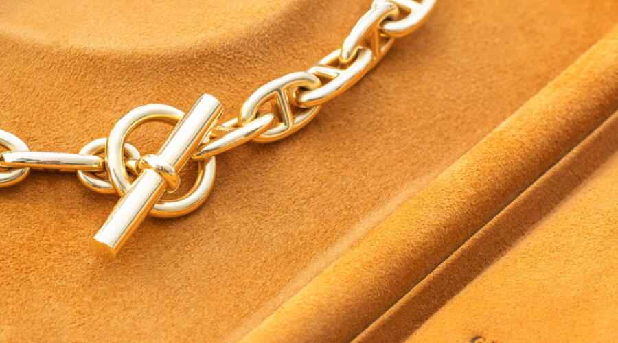 Подарок с историей: почему стоит выбрать винтажные украшения для особого случая?