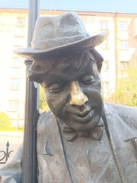 Почему памятник пьянице дяде Васе в Красноярске стал скандальным символом распада СССР и притяжением для туристов и горожан?