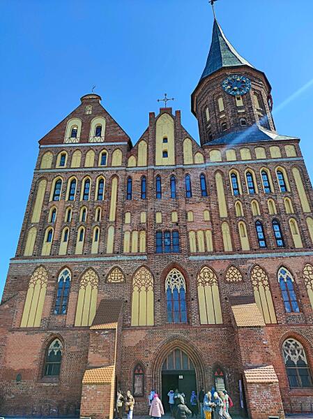 Главный фасад собора