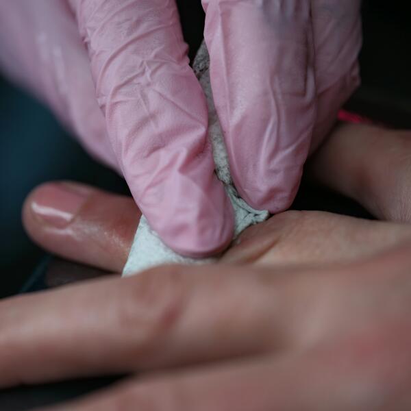 Травмы в быту: почему случаются, как их избежать и оказать первую помощь?