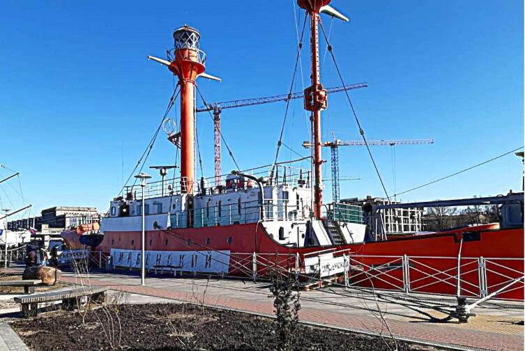 Плавучий маяк «Ирбенский» — музей, на котором размещены экспозиции, посвящённые маякам