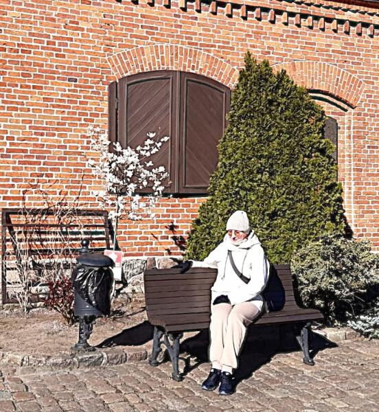 Рядом с НИС «Космонавт Виктор Пацаев» расположено небольшое двухэтажное кирпичное здание бывшего пакгауза. Середина девятнадцатого века, между прочим