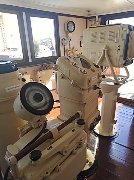 Навигационные приборы штурманской рубки