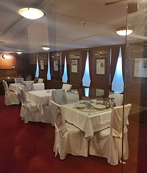 Столы в обеденном салоне «Витязя» застилались белоснежными накрахмаленными скатертями