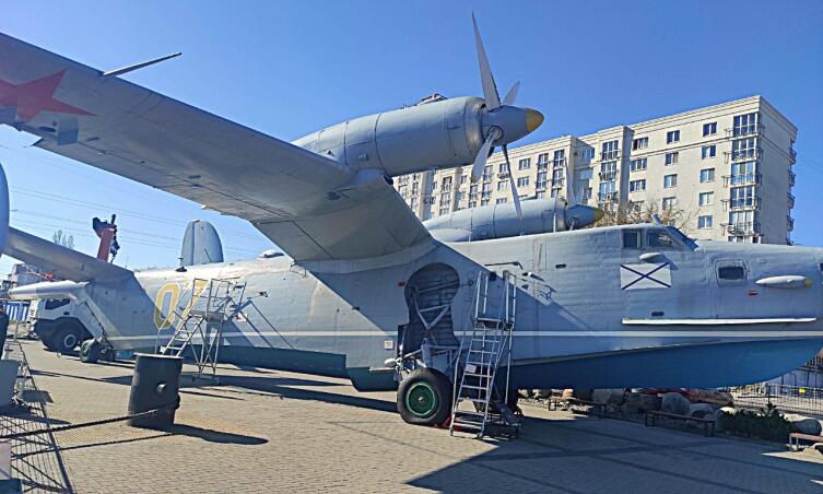 Противолодочный самолёт-амфибия Бе-12 «Чайка». Длина 30, высота 5, размах крыльев 30 метров