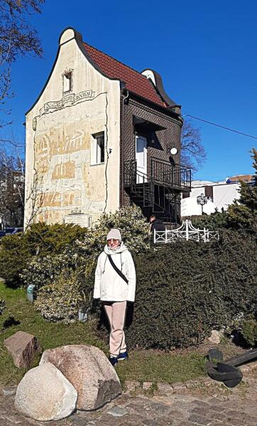 На здании музейного комплекса «Старый порт» изображена схематичная карта старого Кенигсберга и его семи мостов