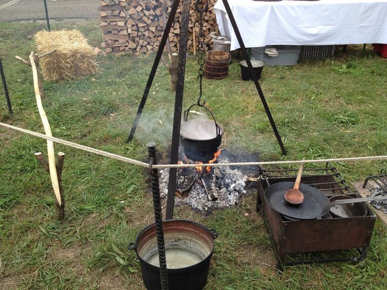 Полевая кухня в лагере (реконструкция)