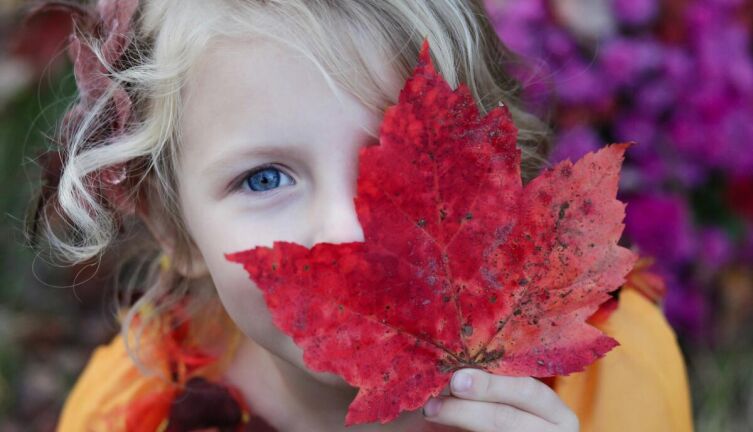 В какие игры поиграть с детьми осенью?