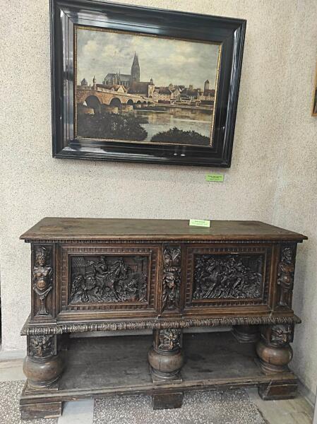 Резной шкаф-ларец семнадцатого века, изготовлен в Германии,