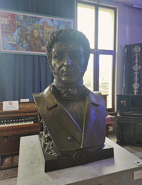 Эрнст Теодор Амадей Гофман (1776−1822), скульптор Дмитрий Новаков