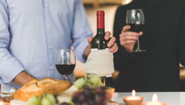 Как организовать дома необычное свидание в темноте?