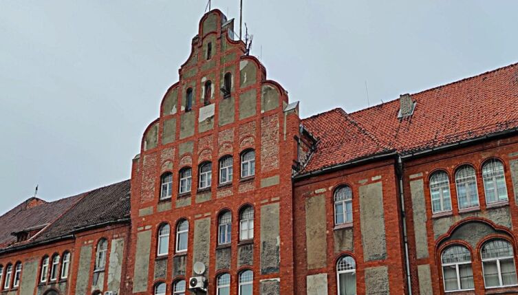 Комплекс зданий пехотных казарм Пиллау. Южные казармы. Главный, естественно, южный фасад. Вид с проспекта Ленина (бывш. Банштрассе) 