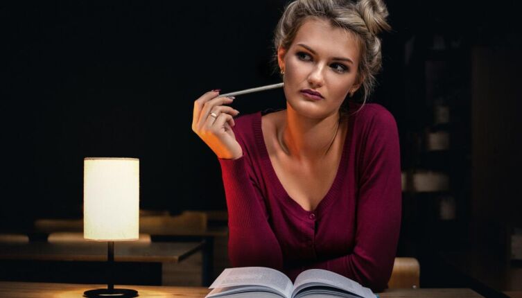 В какие приметы верят лишь студенты?