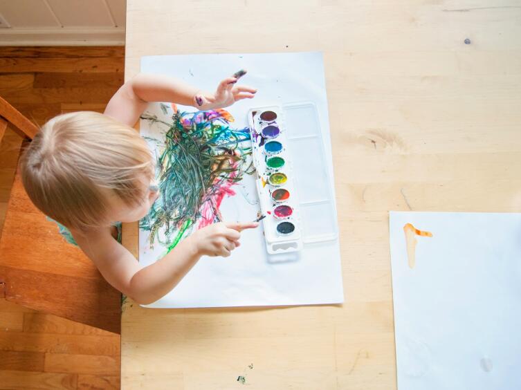 Когда учить ребенка рисовать? Когда учить ребенка рисовать?