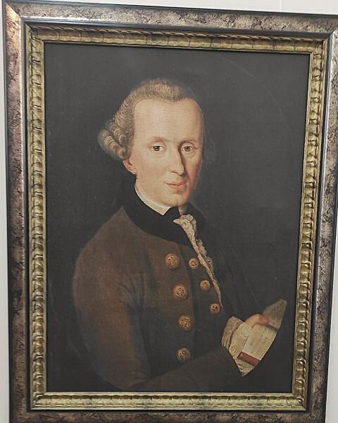 У портрета Иммануила Канта, кисти немецкого художника Иоганна Готлиба Беккера (1768), при жизни философа хранившегося у него дома, довольно интригующая история. У портрета Иммануила Канта, кисти немецкого художника Иоганна Готлиба Беккера (1768), при жизни философа хранившегося у него дома, довольно интригующая история.