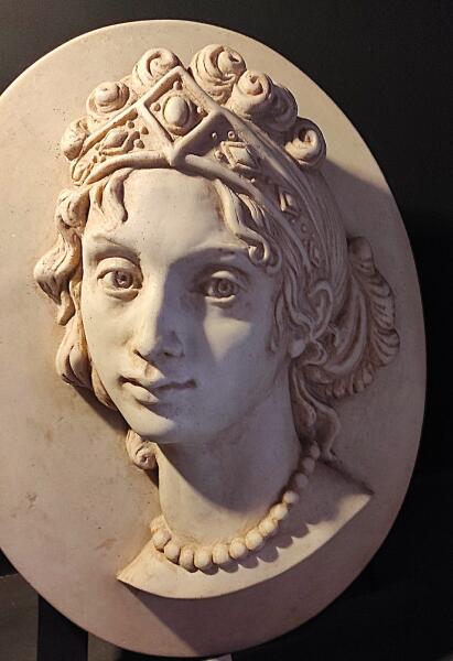 Барельеф королевы Луизы, любимицы прусского народа. Работа калининградского скульптора Федора Алексеевича Мороза Барельеф королевы Луизы, любимицы прусского народа. Работа калининградского скульптора Федора Алексеевича Мороза