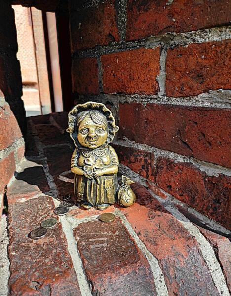 Мы с подругой тоже оставили бабушке Марте свои монетки Мы с подругой тоже оставили бабушке Марте свои монетки