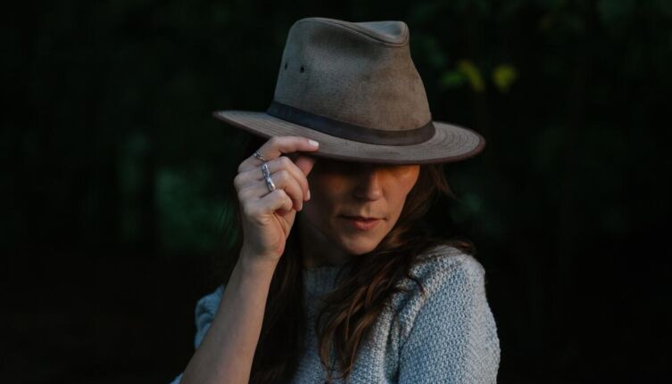 Зачем бросают в воздух чепчики и почему не варит котелок?