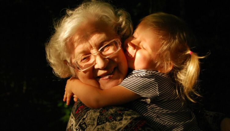 Почему люди обнимаются?