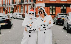 Free Hugs —  «Бесплатные объятия», или Как  подарить улыбку прохожему?