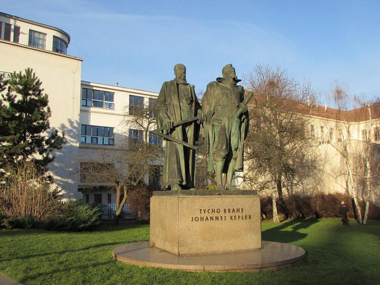 Памятник Браге и Кеплеру в Праге Памятник Браге и Кеплеру в Праге