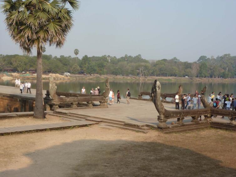 В Нячанге у озера