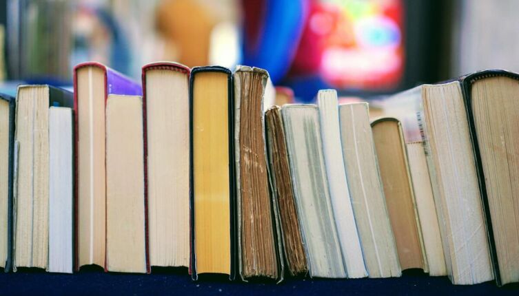 Откуда двойное отрицание в извинении &laquo;Не обессудьте&raquo;?