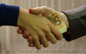 Микрозайм — ловушка или способ выживания?