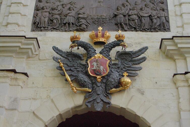 Памятники Санкт-Петербурга. Что символизируют собой Петровские ворота на входе в Петропавловскую крепость?