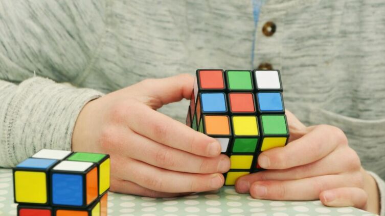 &laquo;Убери телефон!&raquo; Какие развивающие игрушки заменят игры на смартфоне?