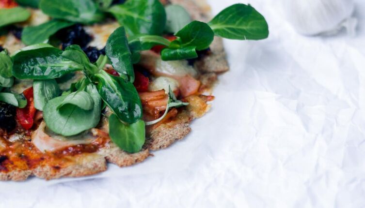 Как приготовить низкокалорийную мясную пиццу?