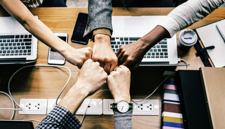 Для чего человеку кисть руки? Оказывается, чтобы драться...