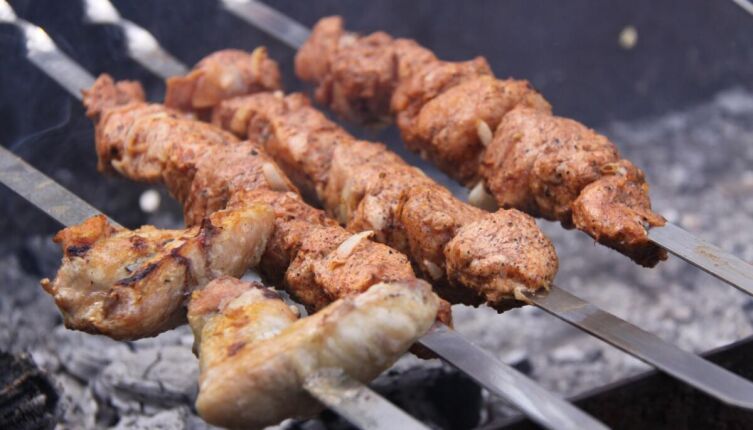 Шашлычок под глинтвейн. Как отпраздновать день рождения на морозе?