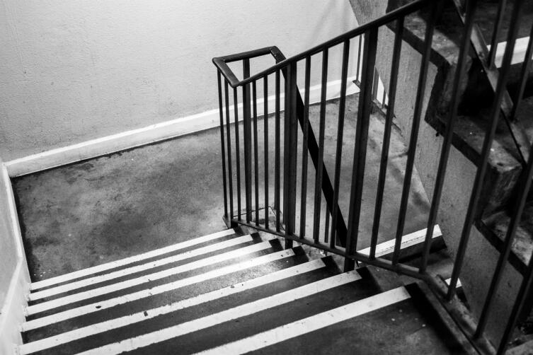 Лестницы: какими они бывают и для чего предназначены? Лестницы: какими они бывают и для чего предназначены?