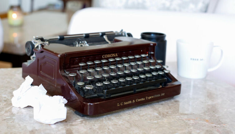 Кого считать профессиональным писателем?