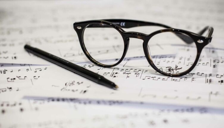 Как были изобретены очки?