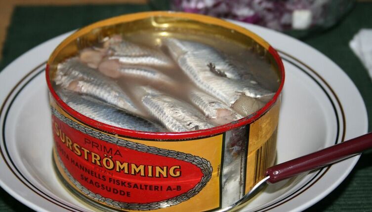Шведская кухня. Как правильно есть сюрстрёмминг?
