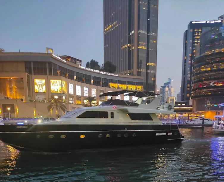 Крупный торговый комплекс — Дубай Марина Молл Крупный торговый комплекс — Дубай Марина Молл