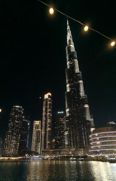 Небоскреб Бурдж-Халифа Небоскреб Бурдж-Халифа