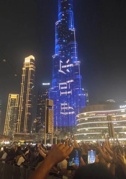 Небоскреб Бурдж-Халифа с подсветкой Небоскреб Бурдж-Халифа с подсветкой