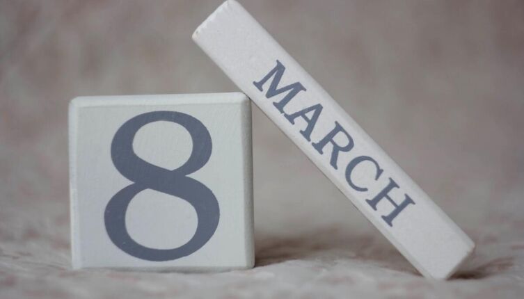 Какие праздники отмечаются 8 марта?