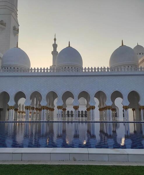 Декоративные бассейны в Мечети шейха Заида