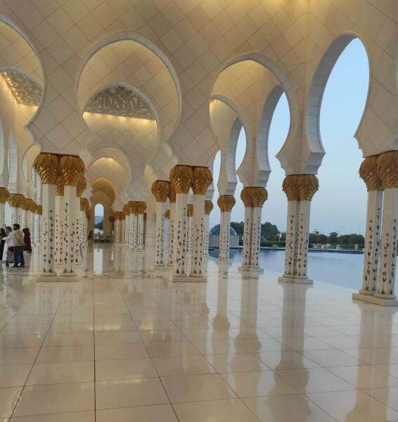 Тысяча колонн в Мечети шейха Заида