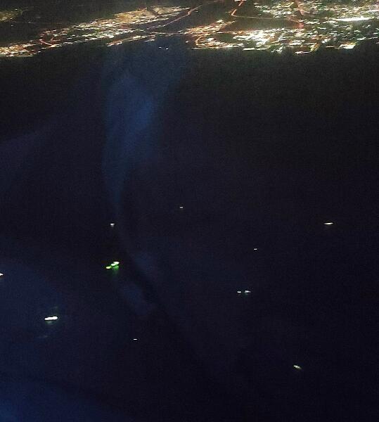 Персидский залив с огоньками многочисленных кораблей