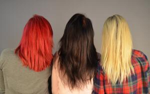 Сам себе колорист. Как покрасить волосы дома, если к мастеру не попасть?