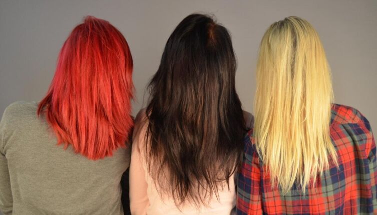 Сам себе колорист. Как покрасить волосы дома, если к мастеру не попасть?