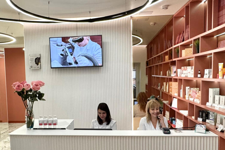 Как выглядеть моложе без радикальных вмешательств: разбор возможностей косметологии